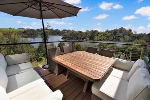 Arukah House - 5BR Waterfront Home with Lake View