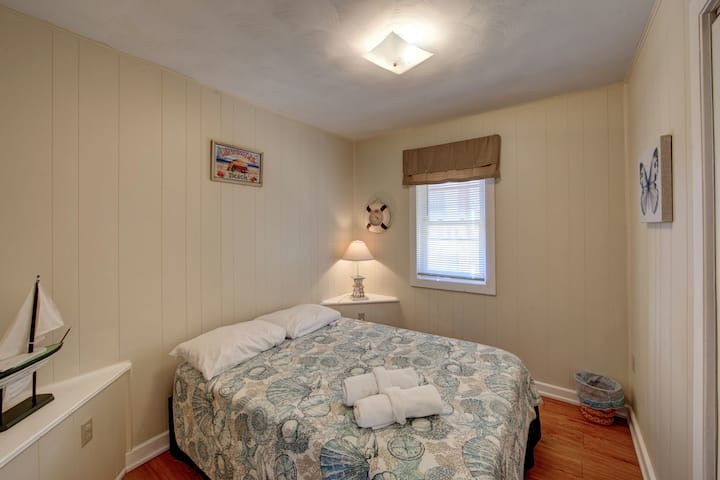 Spavaća soba na prvom katu s bračnim krevetom