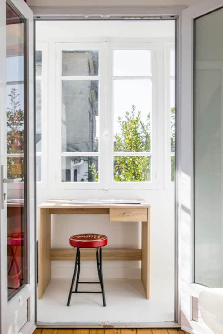 Espace Bureau Chambre 1 - Fenêtre d'archet//
Espace bureau sous la baie vitrée