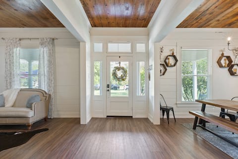 1940's Shiplap Charmer Close to Downtown Waco