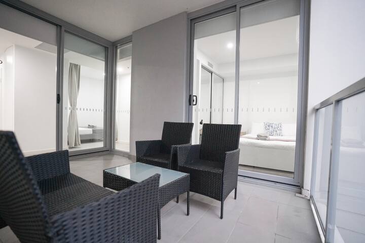 Stylish 2-BR Apartment Mascot Nr Airport+2PKG