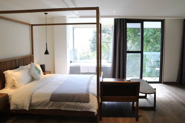[Außerhalb Hanhills] raumhohe Fenster/Tal Schlafzimmer
