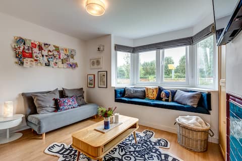 Top performing Airbnb: Entire modern & cheerful home with parking&garden in Old Marston