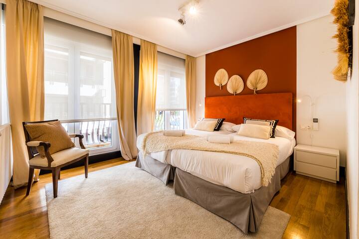 La Concha Beachview by Sweet Home San Sebastian gallery image 5