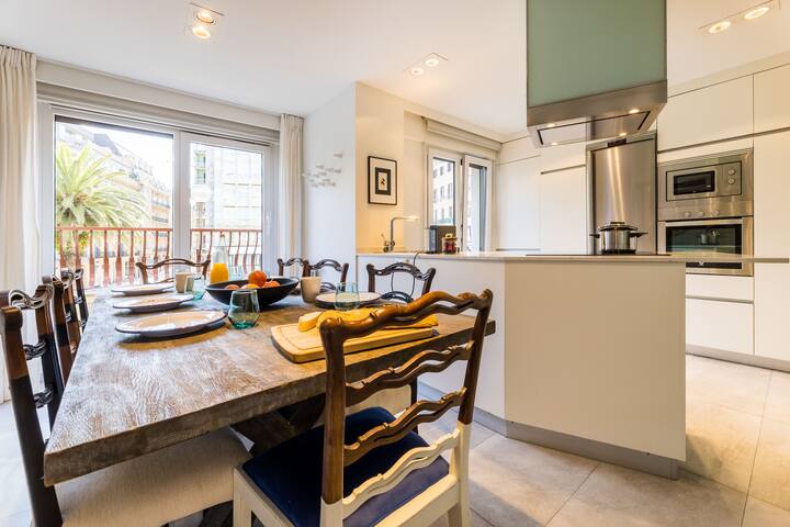 La Concha Beachview by Sweet Home San Sebastian gallery image 3