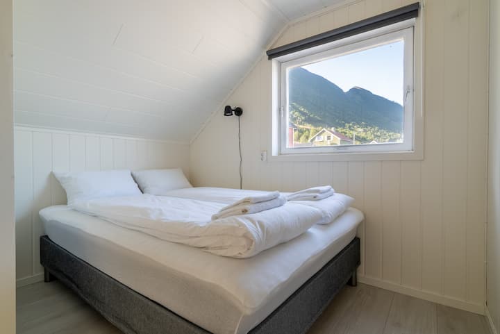 חדר שינה מס '4. המיטה בתמונה הוחלפה במיטה חדשה. התמונה תגיע בקרוב. 
מכובסים ומגהצים באופן מקצועי בסאטן ובמגבות כדי להבטיח חוויה נהדרת 