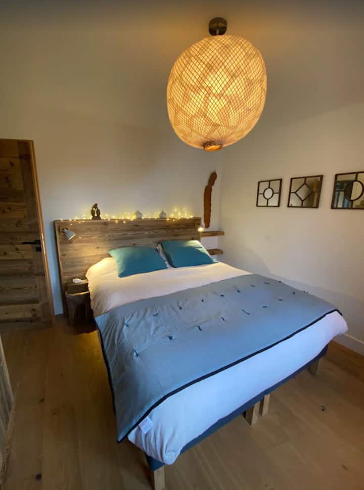 Საწოლი სიგანით 160 სმ. 
Არა-რკინის ბამბის ველის თეთრეული