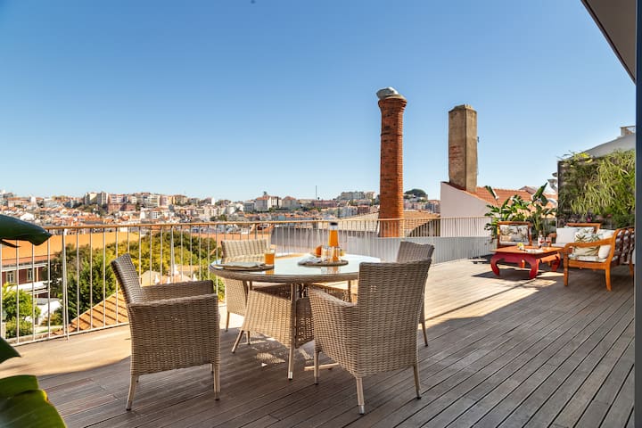 LUXURIOUS, BRIGHT & LARGE TERRACE WITH GREAT VIEW