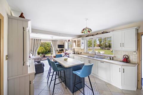 Charming, Quiet, Spacious Home - Alta Vista Galway