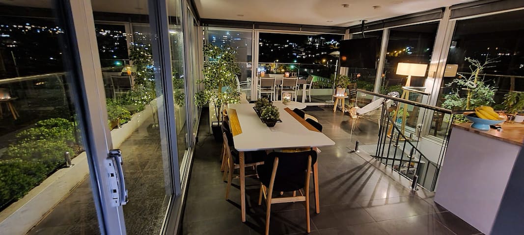 Modern-Stylish 2 Bed 2 Bath Penthouse -Bondi Beach