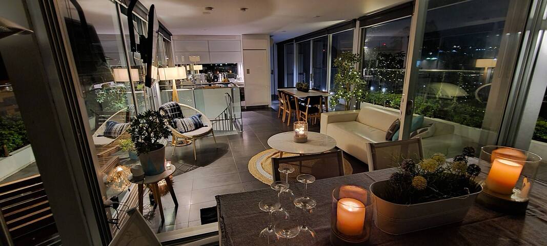 Modern-Stylish 2 Bed 2 Bath Penthouse -Bondi Beach gallery image 3