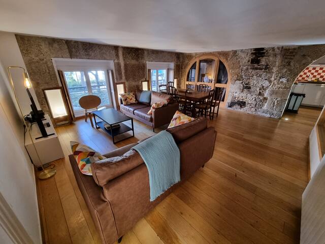 Typiquement lyonnais et proche pentes Croix-Rousse gallery image 3