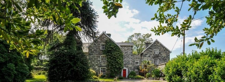 Cae Nest Hall