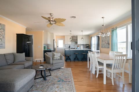 Top Airbnb: Cozy Cottage 2 3BR/2BA Ocean views in Holden Beach