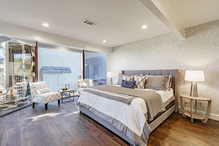 มาสเตอร์พร้อมห้องน้ำในตัวและมู่ลี่