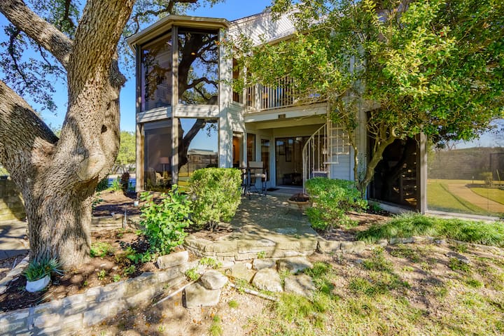 Peaceful retreat near Lake Travis newly remodeled