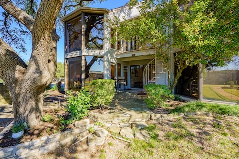 Peaceful retreat near Lake Travis newly remodeled