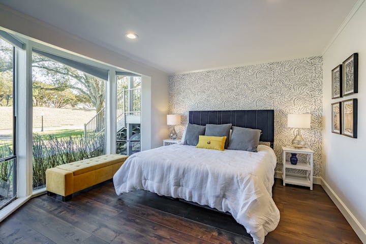 ห้องนอนชั้นล่างเพิ่มเติมพร้อมมู่ลี่กันแสง