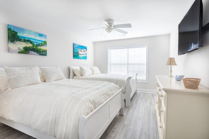 Double queen bedroom #1