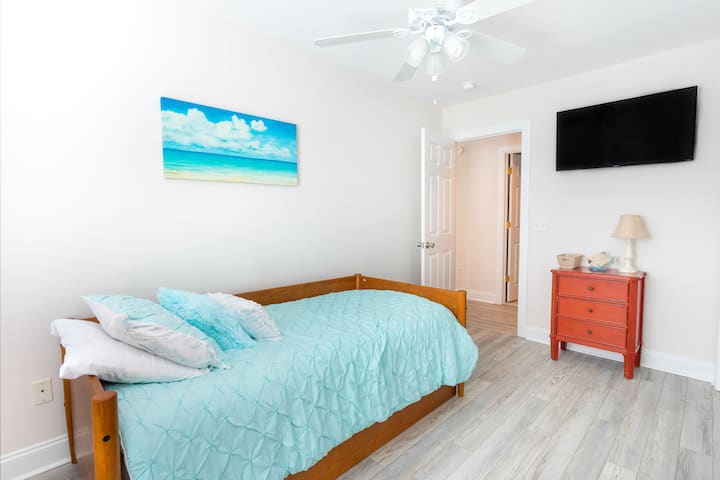 Trundle bedroom with a full bathroom. The trundle bed sleeps 2 when pulled out.