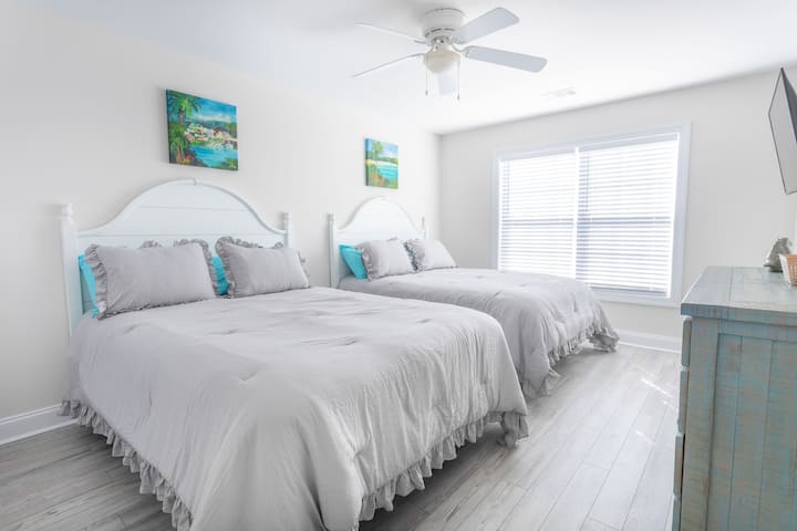 Double queen bedroom #2