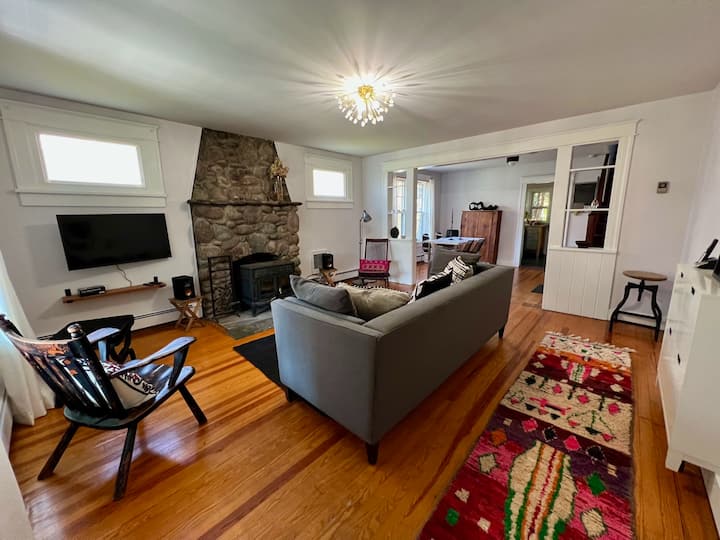 3 Bedroom, 2 Bath Bungalow In Phoenicia, Catskills - Phoenicia