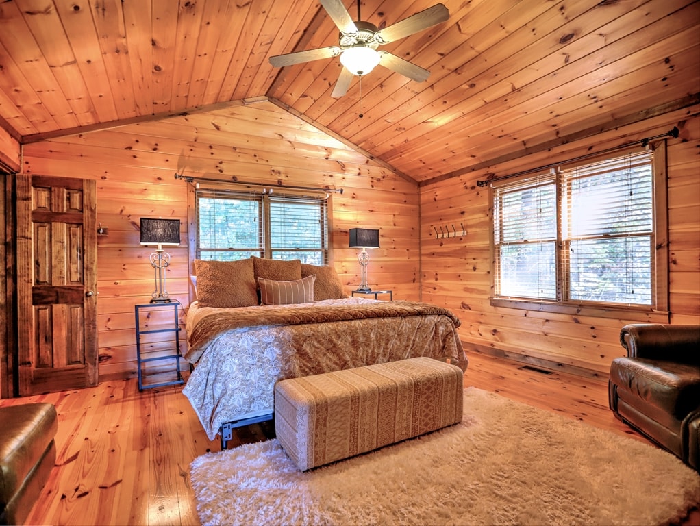 ห้องสวีทห้องนอนใหญ่ที่ชั้นบน
