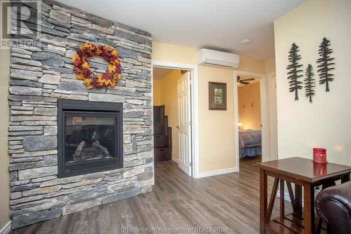 Cozy 3-bedroom Cottage, A Short Walk To The Beach - Port Franks