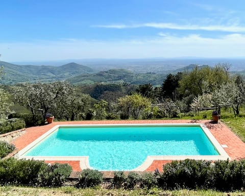Tuscan country house between Lucca and Florence