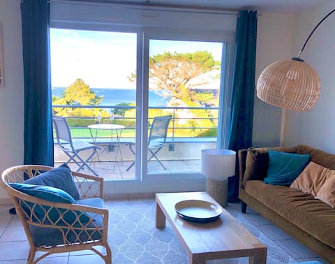 Successful Airbnb property: Sea View, beach 100 meters away, Carantec center in Carantec
