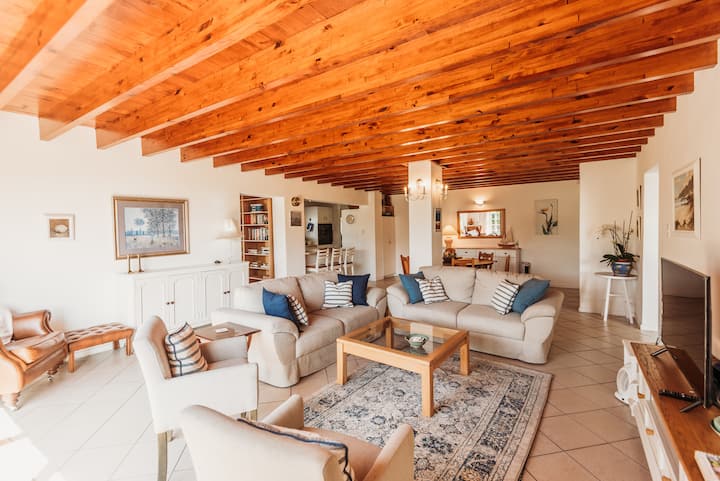 Large Seaside Family Home 2min To Beach - Grotto Bay