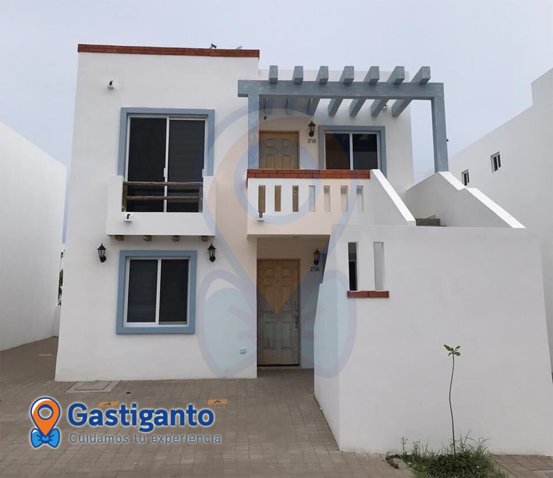 Beachfront House in Hermosa, Casa Mil Bienvenidas. CRE