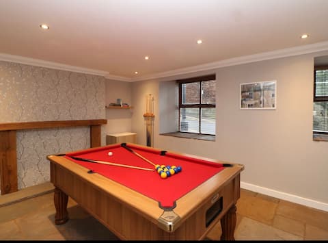 Spacious 5BR Cottage for 10 | Dining for 10