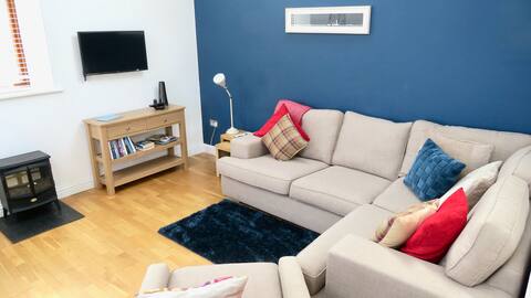 Cheerful 1 Bedroom Cottage, Self Catering, Uist