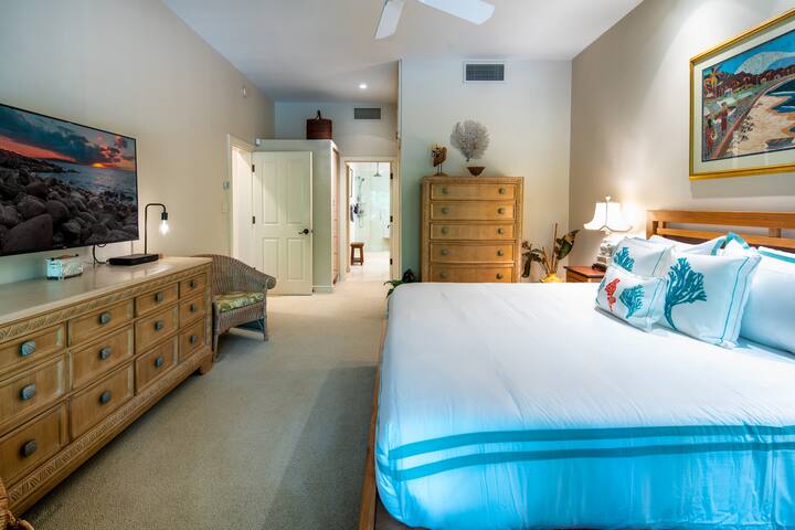 Beach Front Luxury in Makena gallery image 3