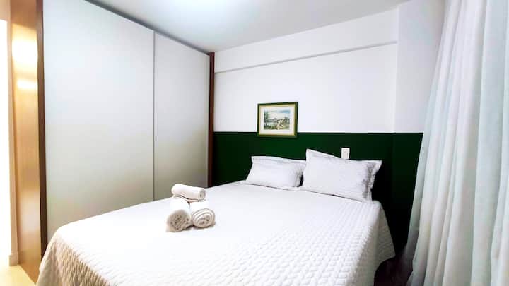 Suite 2 con cama matrimonial, TV y aire acondicionado Split.