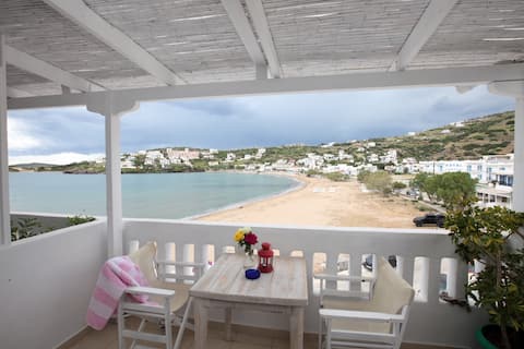 Top Airbnb: Cosy Studio with wonderful views over the sea in Δήμος Άνδρου