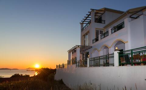 Villa Panayia - spacious with amazing sunset views