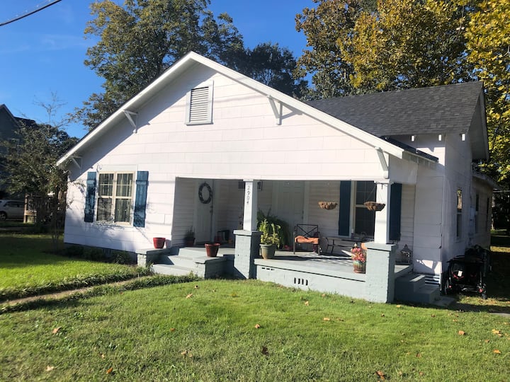 The Pink HouseCharming home 2.7 miles from campus Houses for Rent in