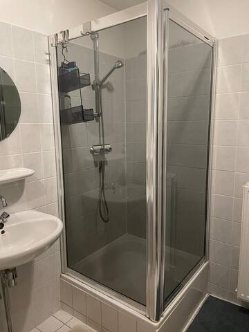 Unique apartment with free parking for rent gallery image 5