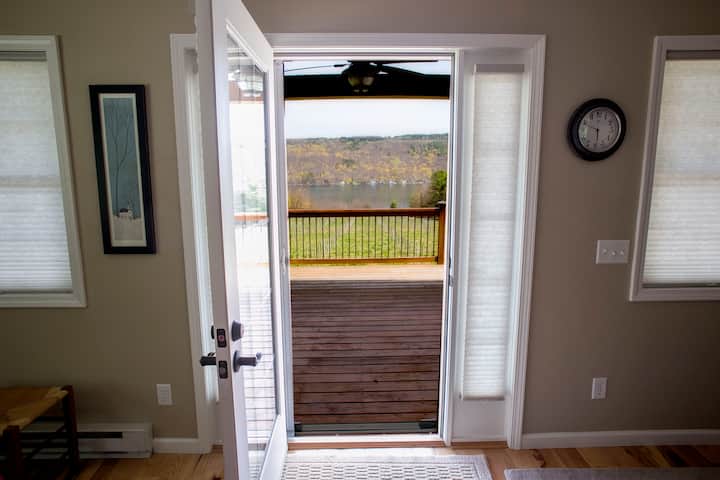 2br Chalet With Hot Tub On A 30+ Acre Vineyard - Finger Lakes, NY