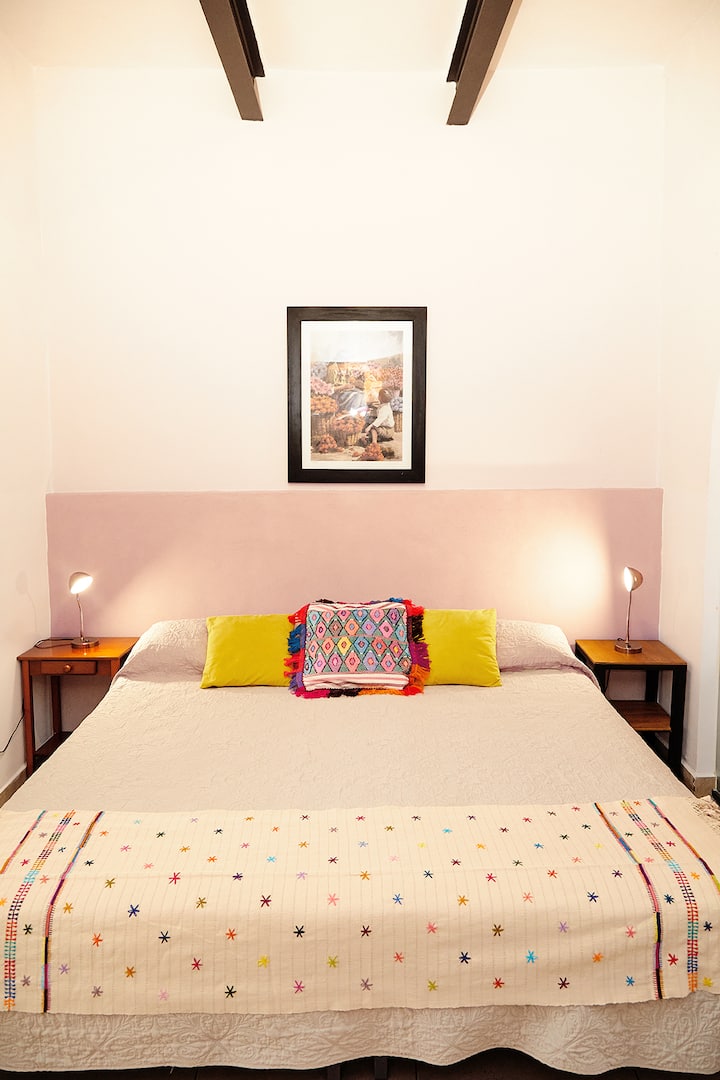 Spavaća soba 1 | bračni krevet (širine 180 - 200 cm)