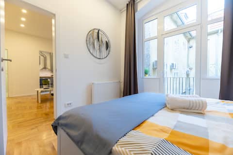 Top performing Airbnb: Central Official4* 1 Bedroom Cozy Quiet Apartment in Donji Grad