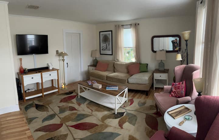 Charming,  Updated , 3 Bedroom Farmhouse Farm Stay - Conway, MA