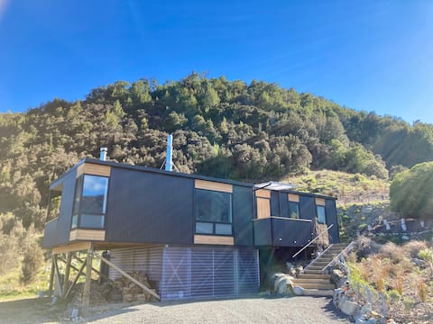 Modern cosy home with stunning mountain views