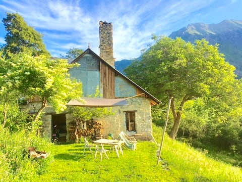 A cosy “into the wild”experience" S. Ponçon-Ecrins