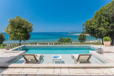 Luxury Beachfront Villa with swimming pool