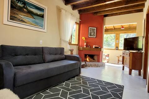 Joy Chalet with Fireplace, immersed in Nature!