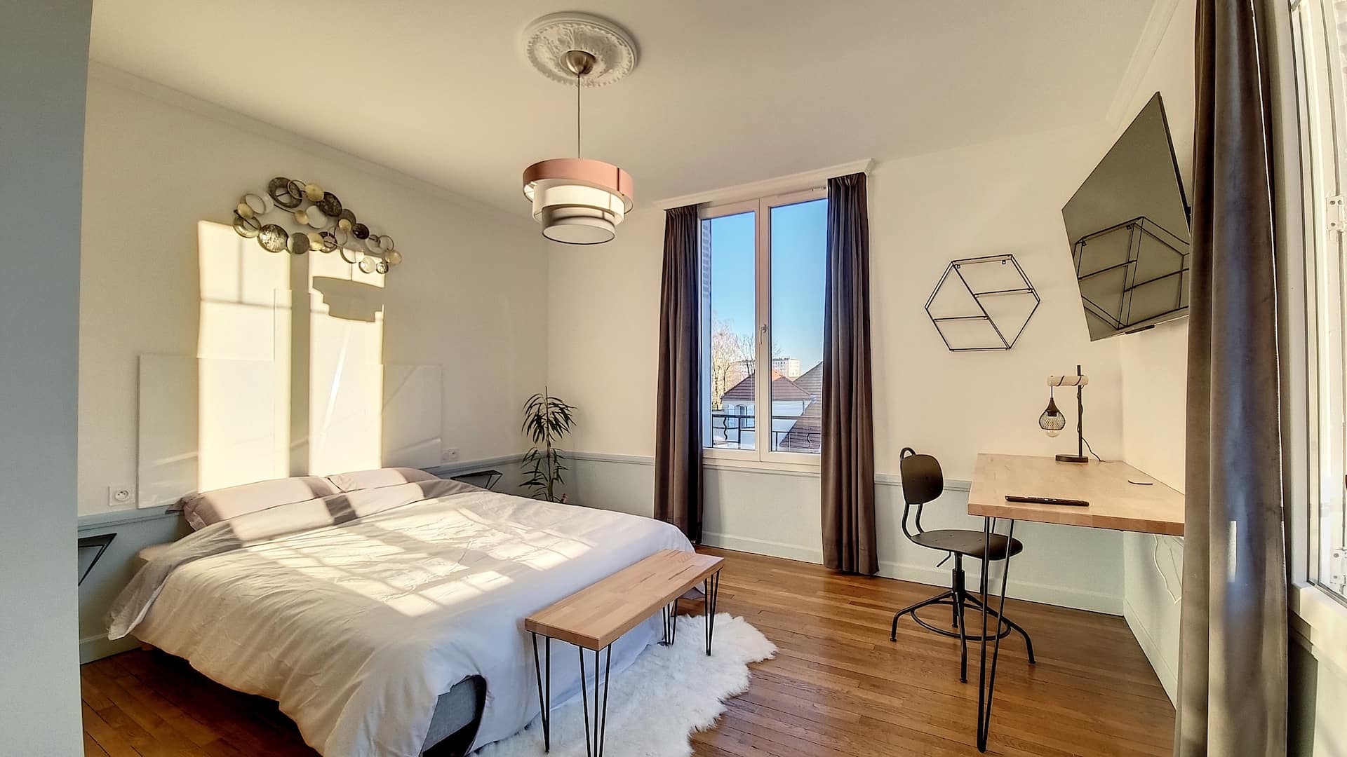 Spacious and bright apartment 5 minutes to the train station
