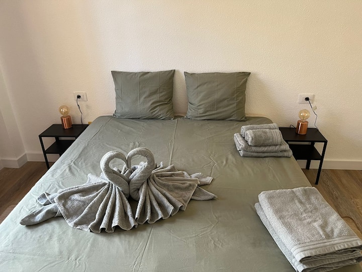 Dormitorio con 1 cama doble